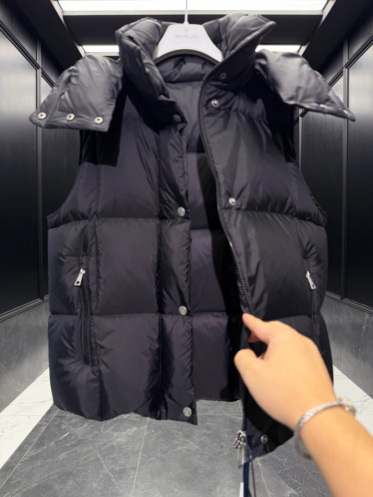 MONC Women's Macareux Vest