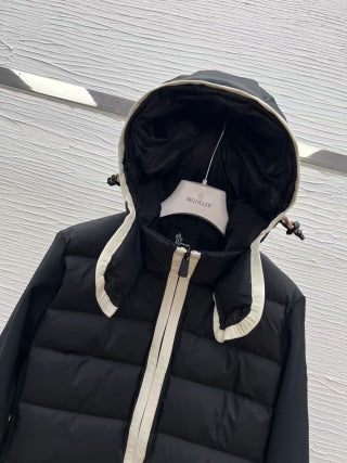 Moncler 994900470 Women's Hooded Lightweight Down Jacket