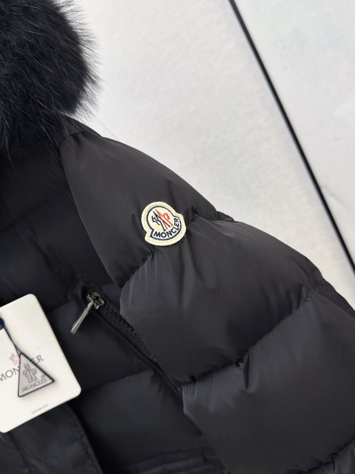 Moncler 996700660 Women's Hooded Mid-Length Down Coat