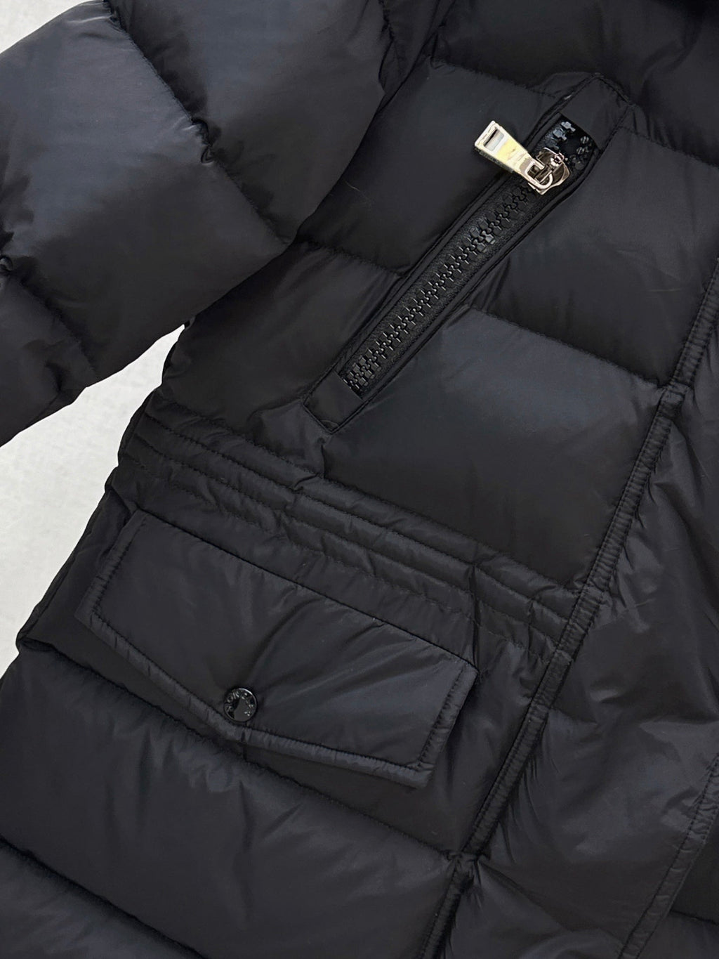 Moncler 996700660 Women's Hooded Mid-Length Down Coat