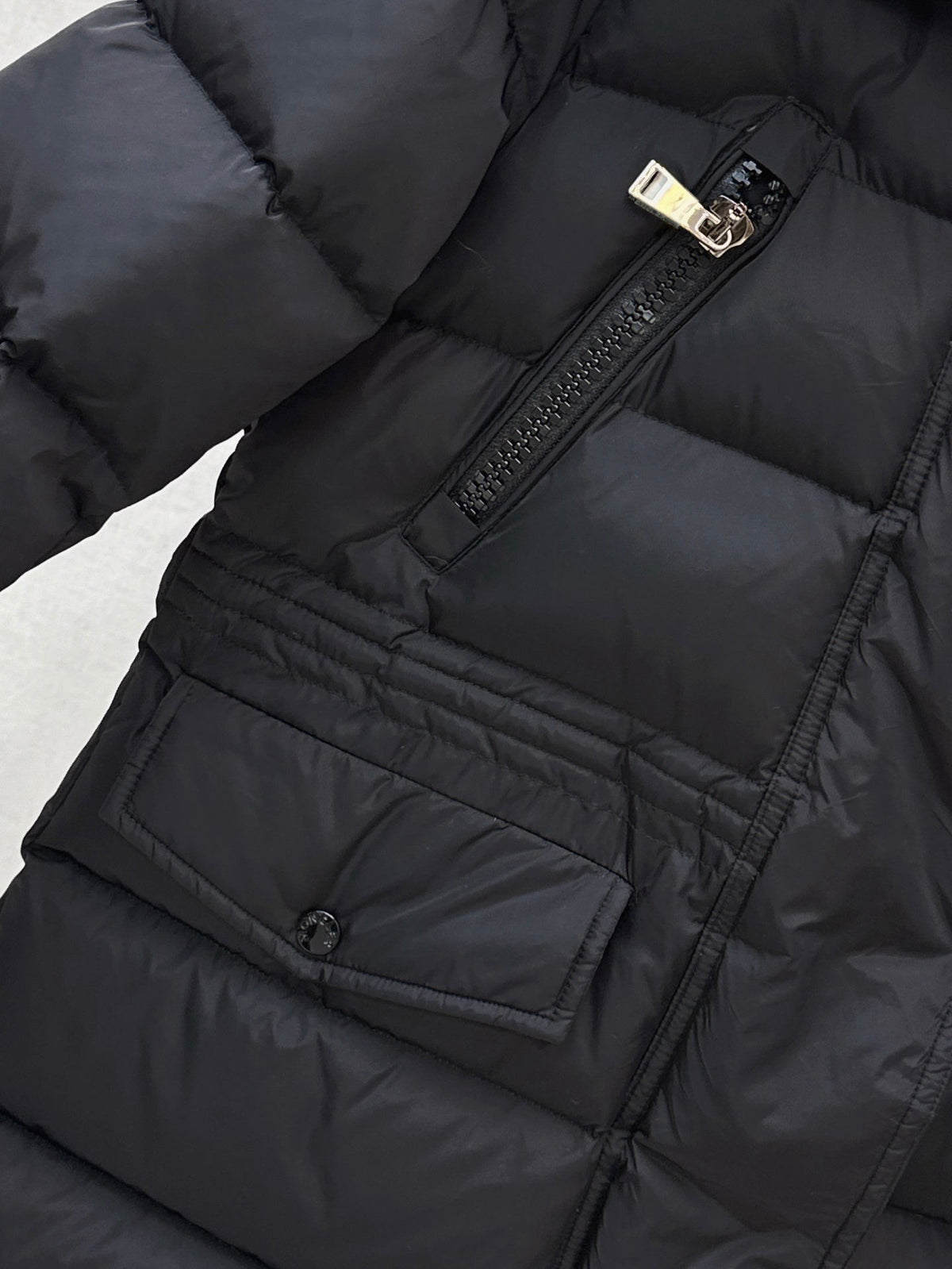 Moncler 996700660 Women's Hooded Mid-Length Down Coat