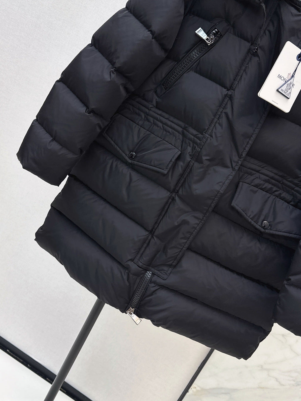 Moncler 996700660 Women's Hooded Mid-Length Down Coat