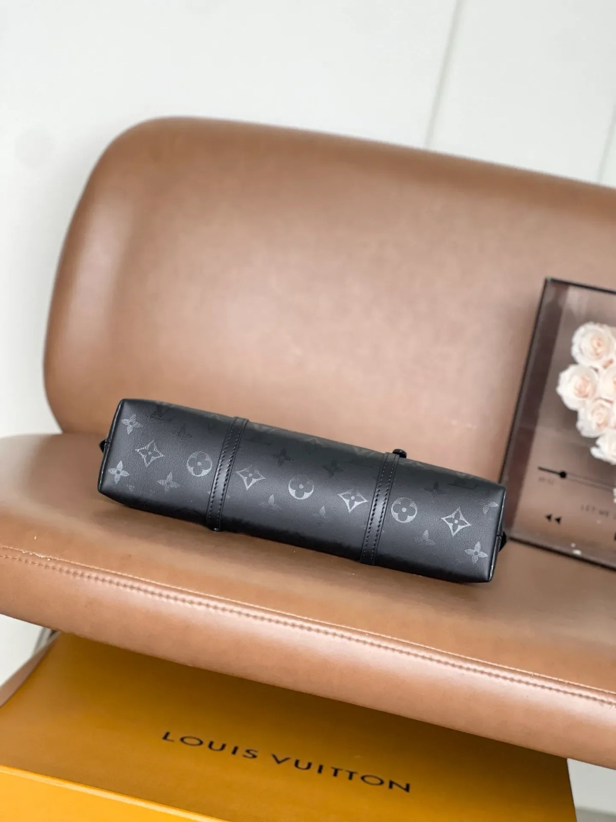Multipass Cowhide Leather 6.9 in Handbag M2A247