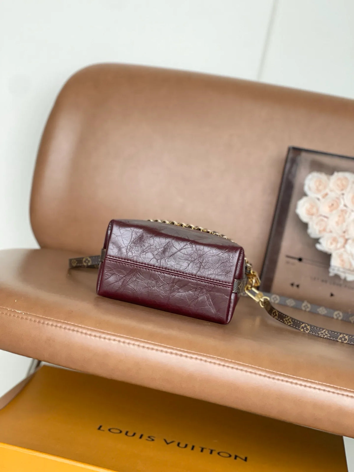 Multipass Cowhide Leather 6.9 in Handbag M2A247