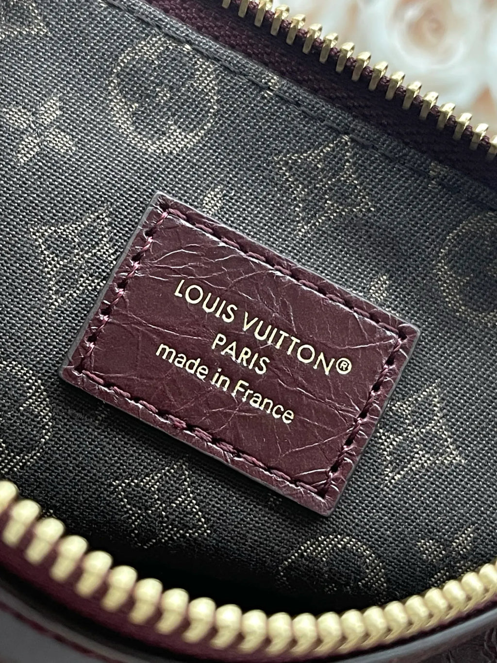 Multipass Cowhide Leather 6.9 in Handbag M2A247