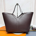 Y 15.4 in Leather Tote Bag 817602