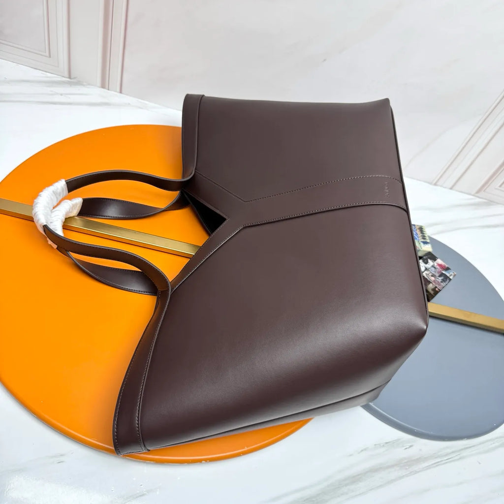 Y 15.4 in Leather Tote Bag 817602
