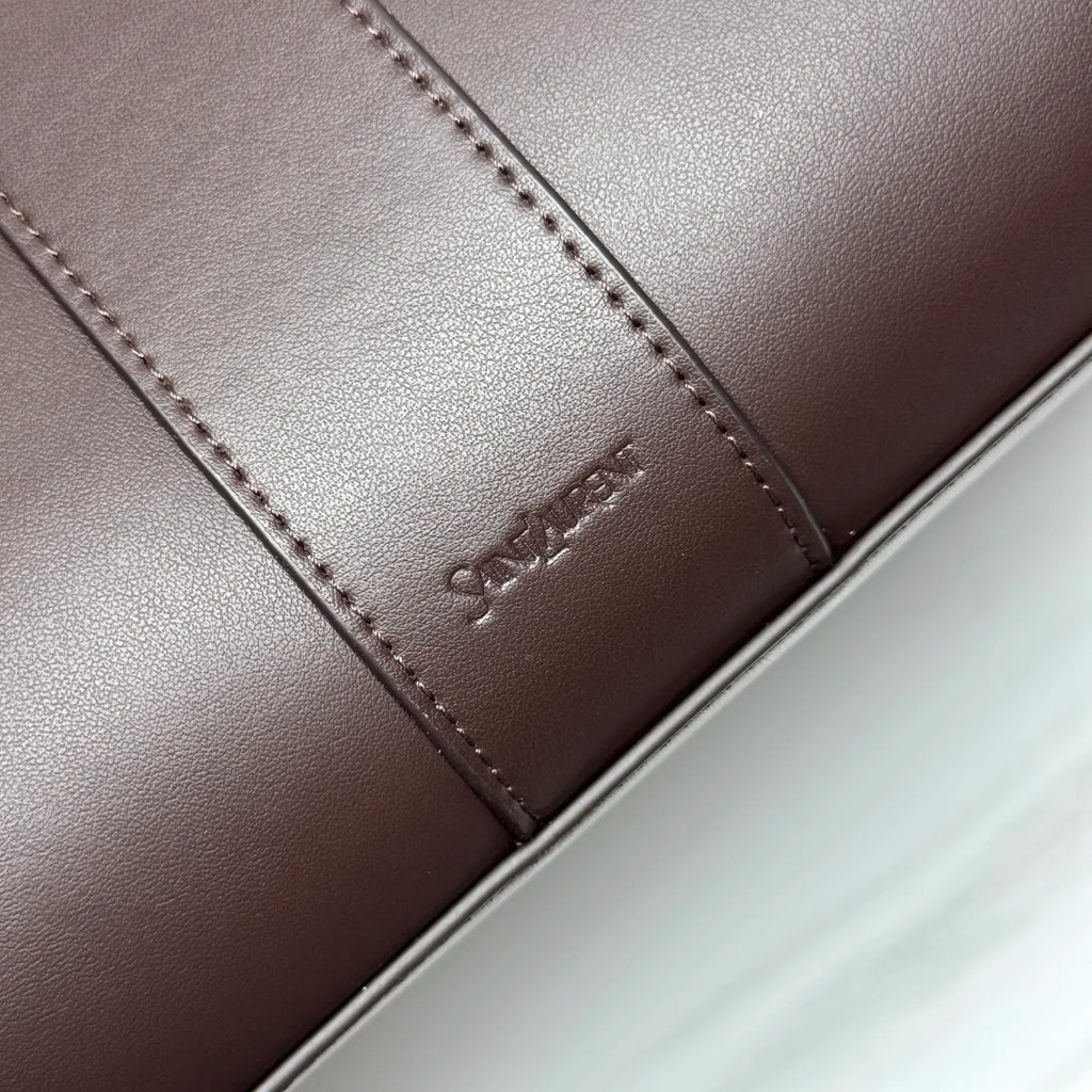 Y 15.4 in Leather Tote Bag 817602