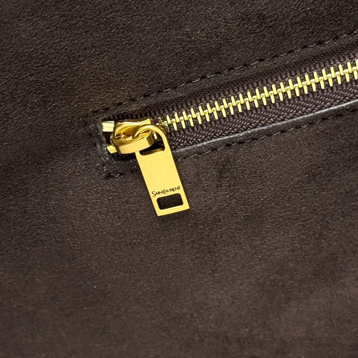 Y 15.4 in Leather Tote Bag 817602