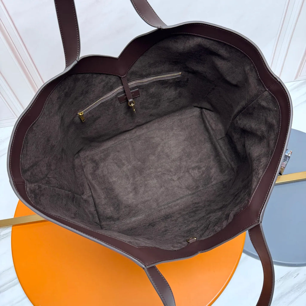 Y 15.4 in Leather Tote Bag 817602