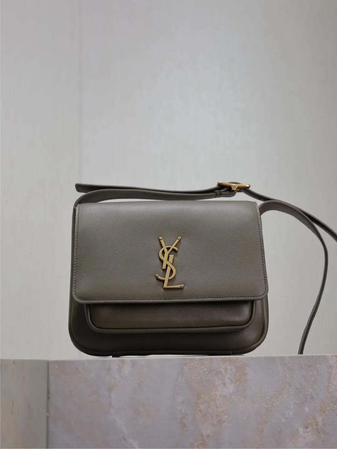 Niki Baby Leather 8.7 in Shoulder Bag 633151-1