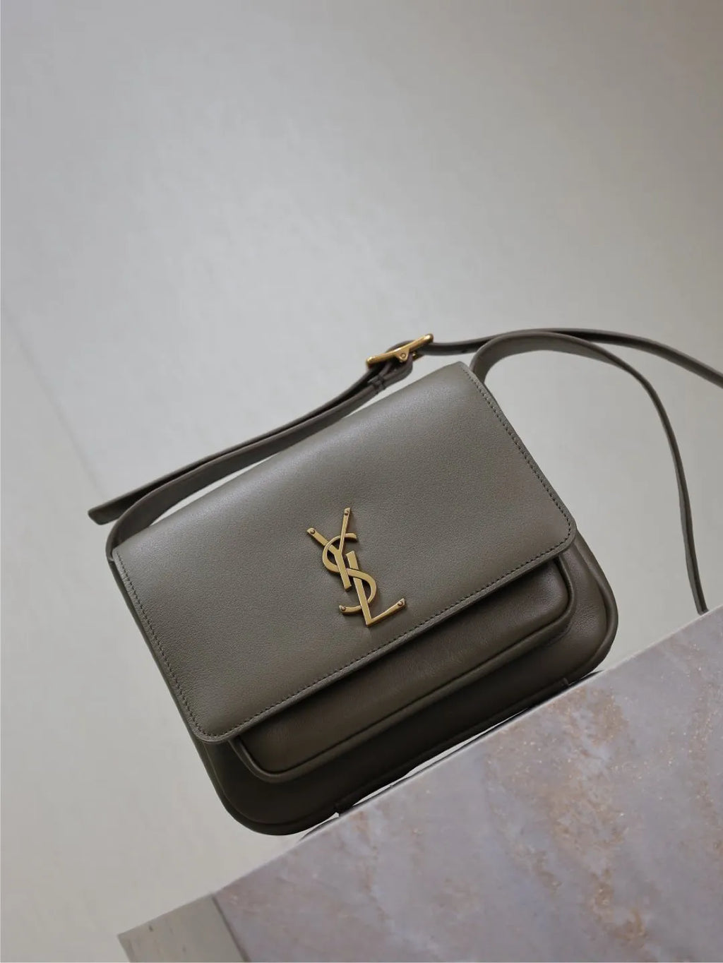 Niki Baby Leather 8.7 in Shoulder Bag 633151-1