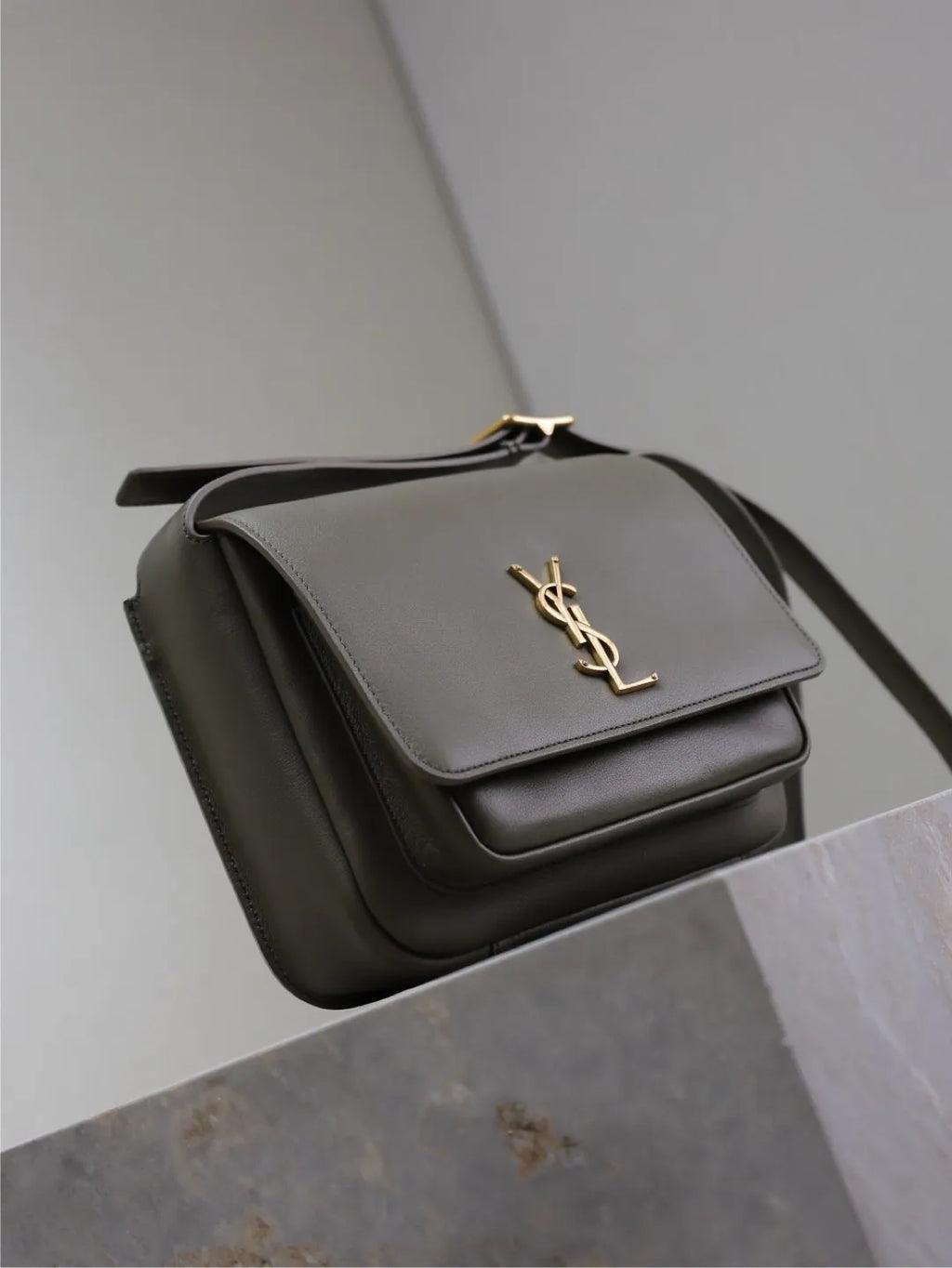 Niki Baby Leather 8.7 in Shoulder Bag 633151-1