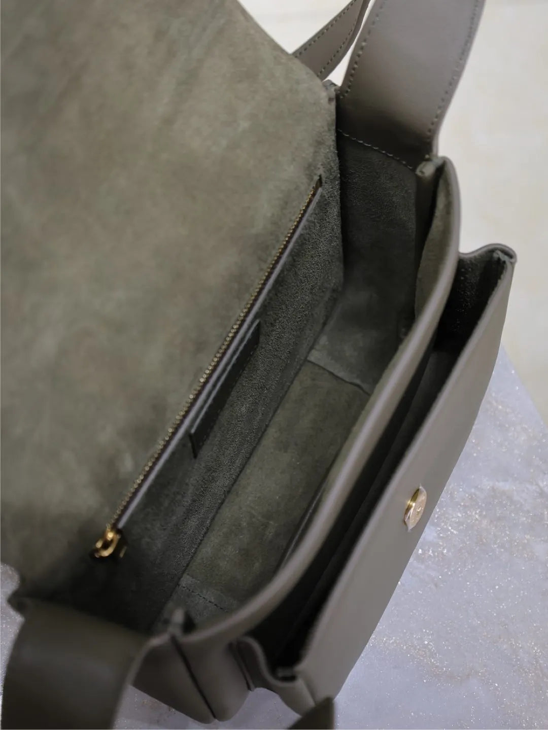 Niki Baby Leather 8.7 in Shoulder Bag 633151-1