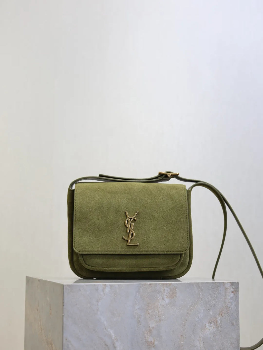 Niki Baby Suede 8.7 in Shoulder Bag 633151-1