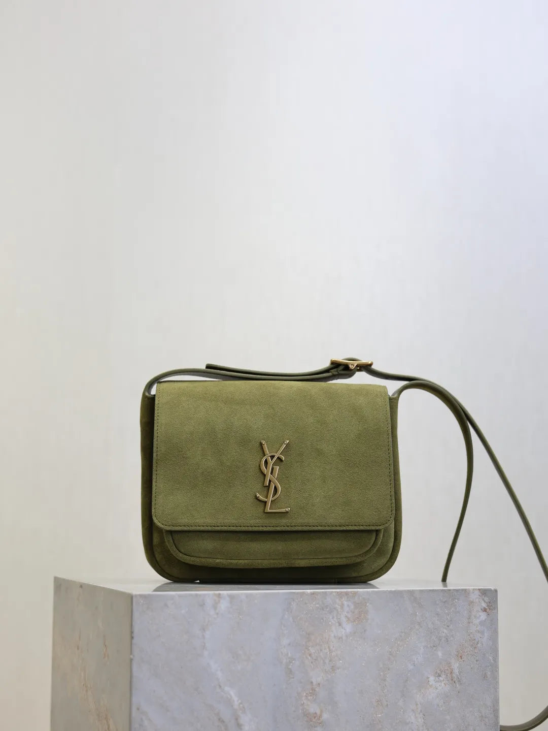 Niki Baby Suede 8.7 in Shoulder Bag 633151-1