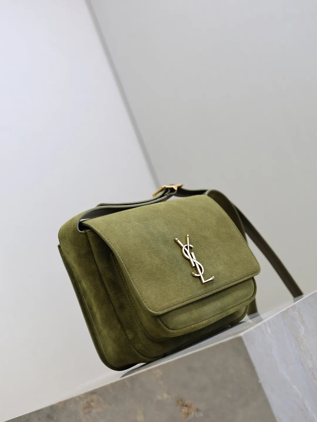 Niki Baby Suede 8.7 in Shoulder Bag 633151-1