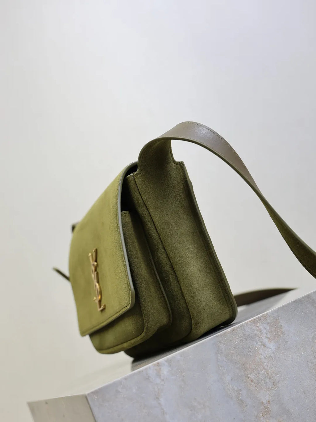 Niki Baby Suede 8.7 in Shoulder Bag 633151-1