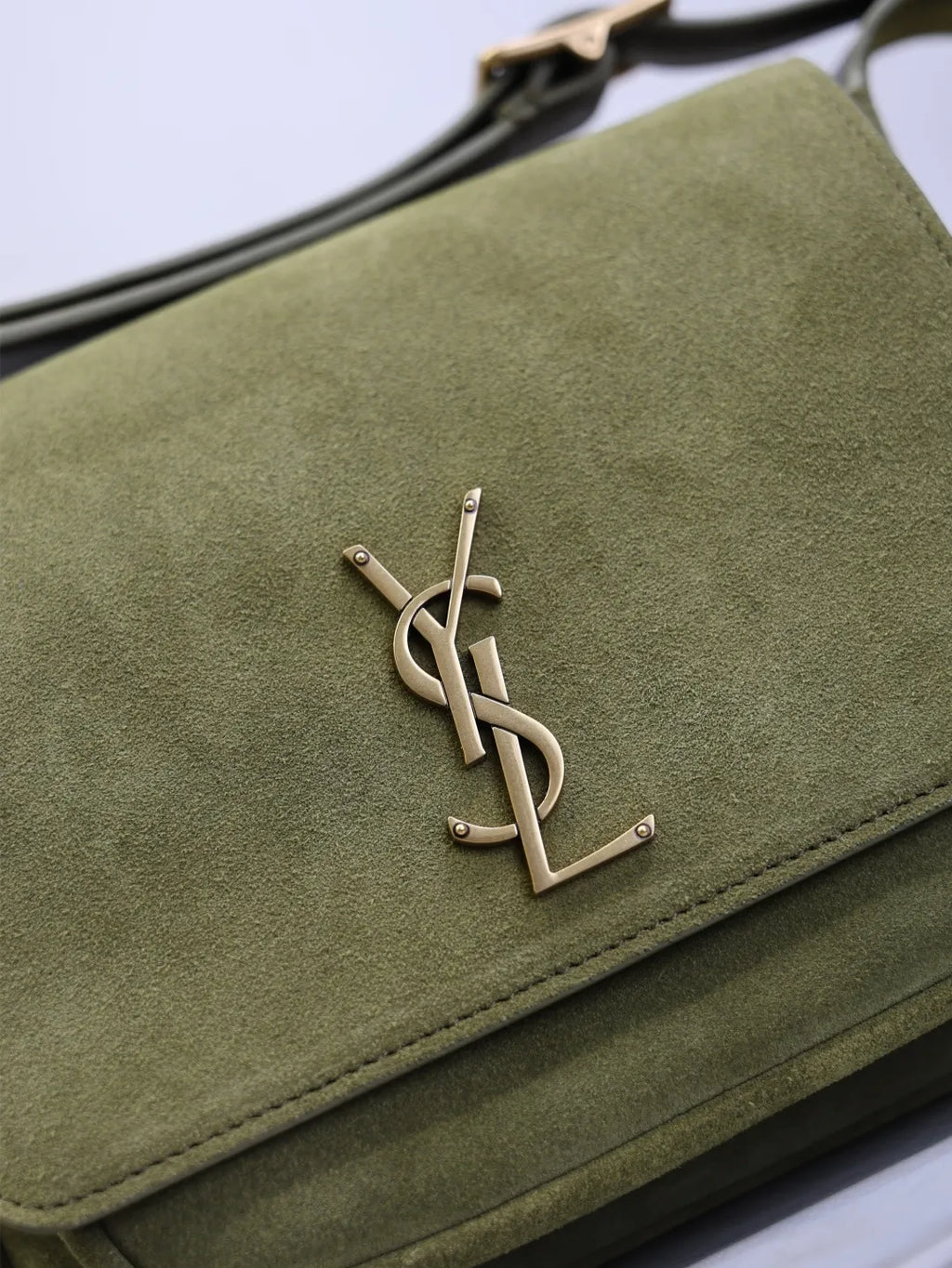 Niki Baby Suede 8.7 in Shoulder Bag 633151-1