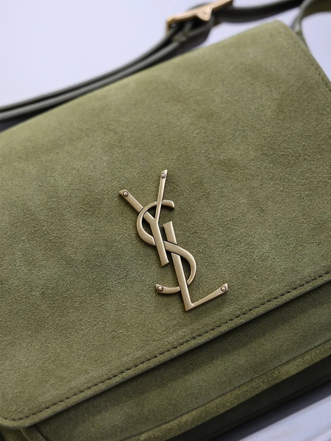 Niki Baby Suede 8.7 in Shoulder Bag 633151-1