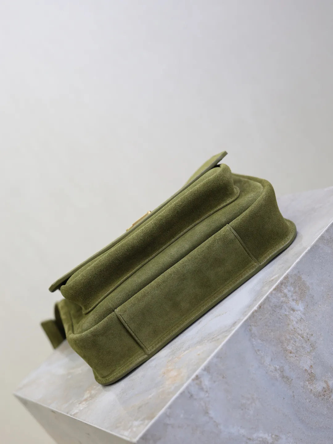 Niki Baby Suede 8.7 in Shoulder Bag 633151-1