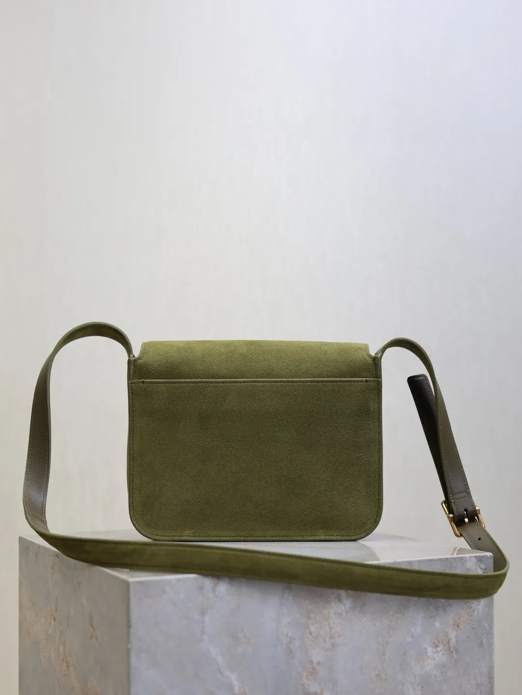 Niki Baby Suede 8.7 in Shoulder Bag 633151-1
