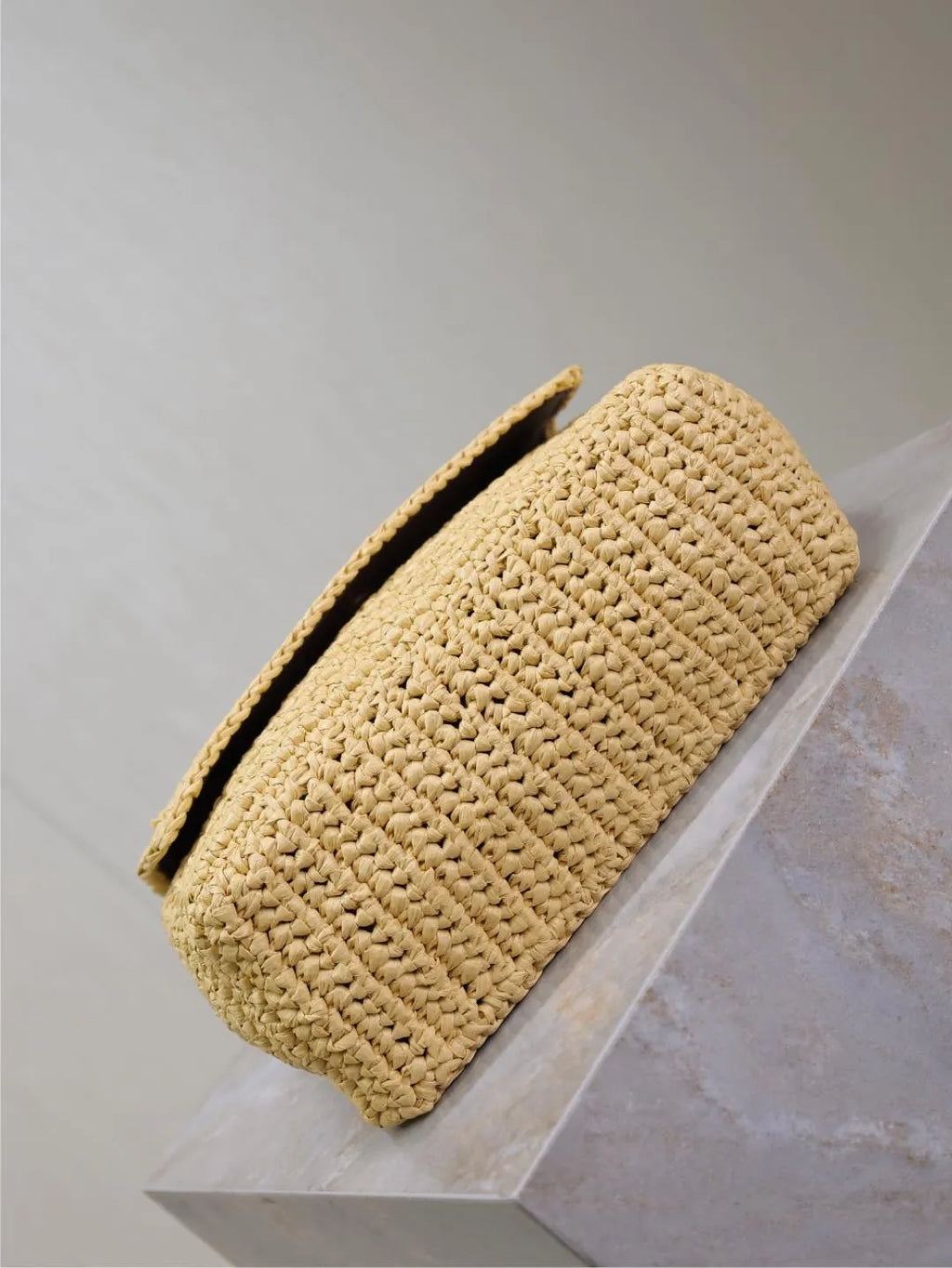 Niki Raffia 8.7 in Shoulder Bag 633151