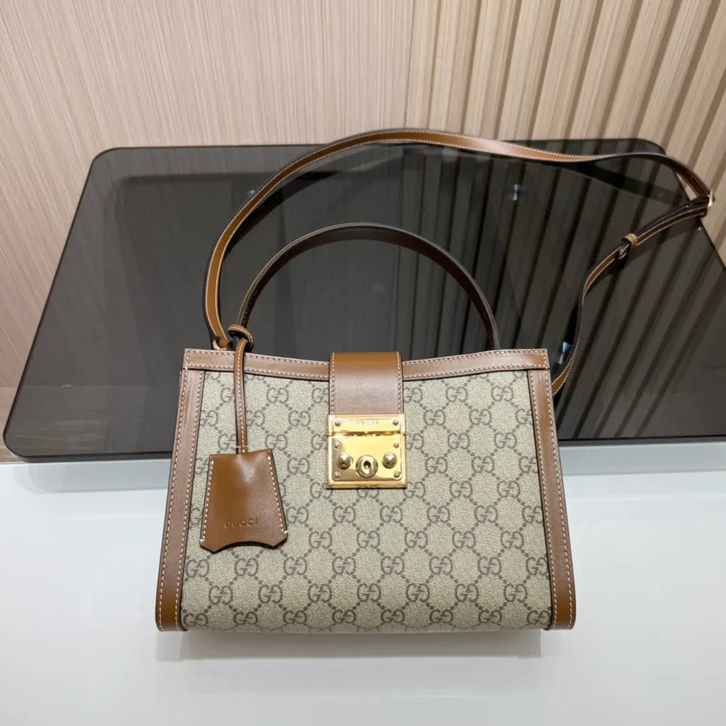 Padlock Leather 10.0 in Handbag 838992