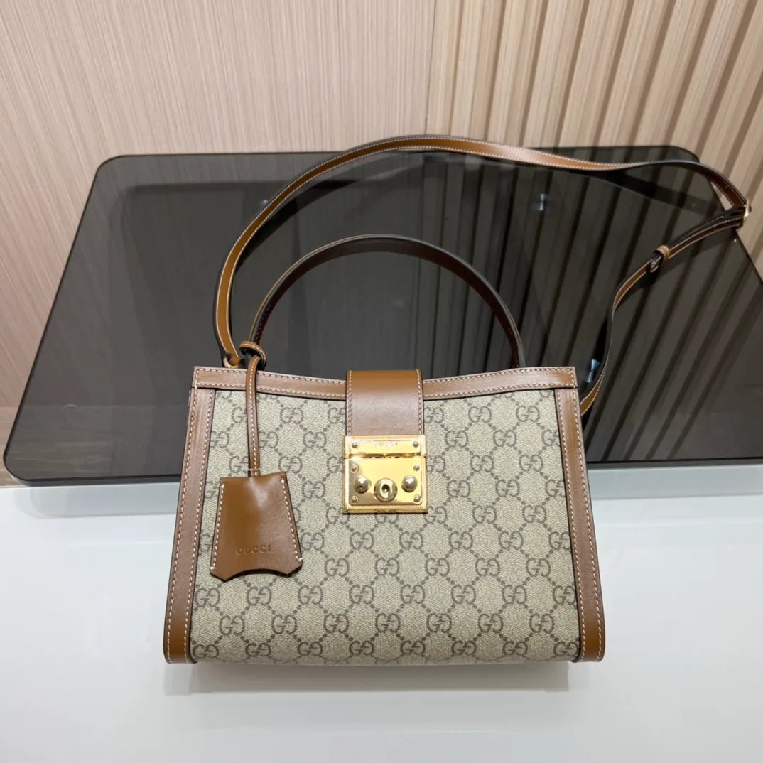 Padlock Leather 10.0 in Handbag 838992