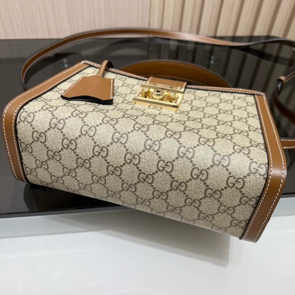 Padlock Leather 10.0 in Handbag 838992
