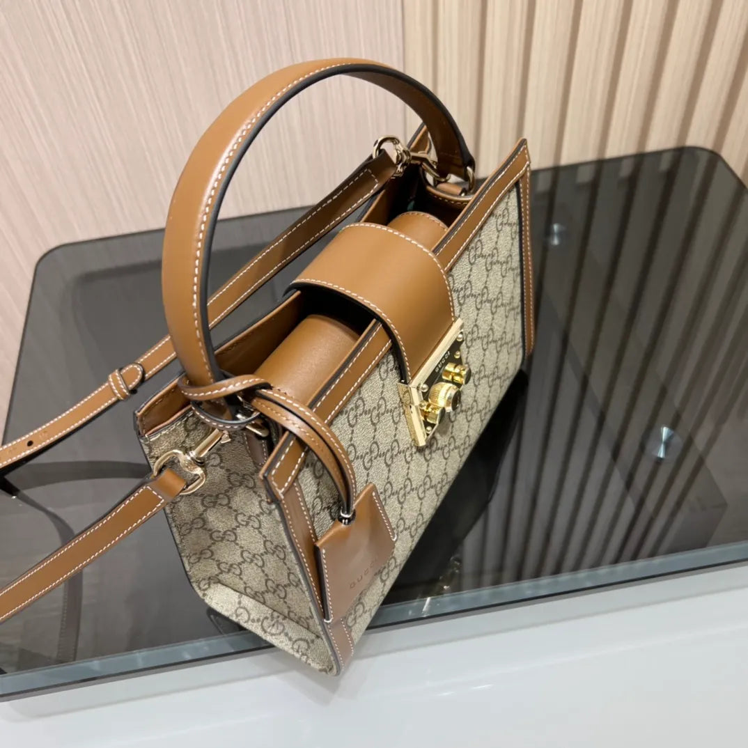 Padlock Leather 10.0 in Handbag 838992