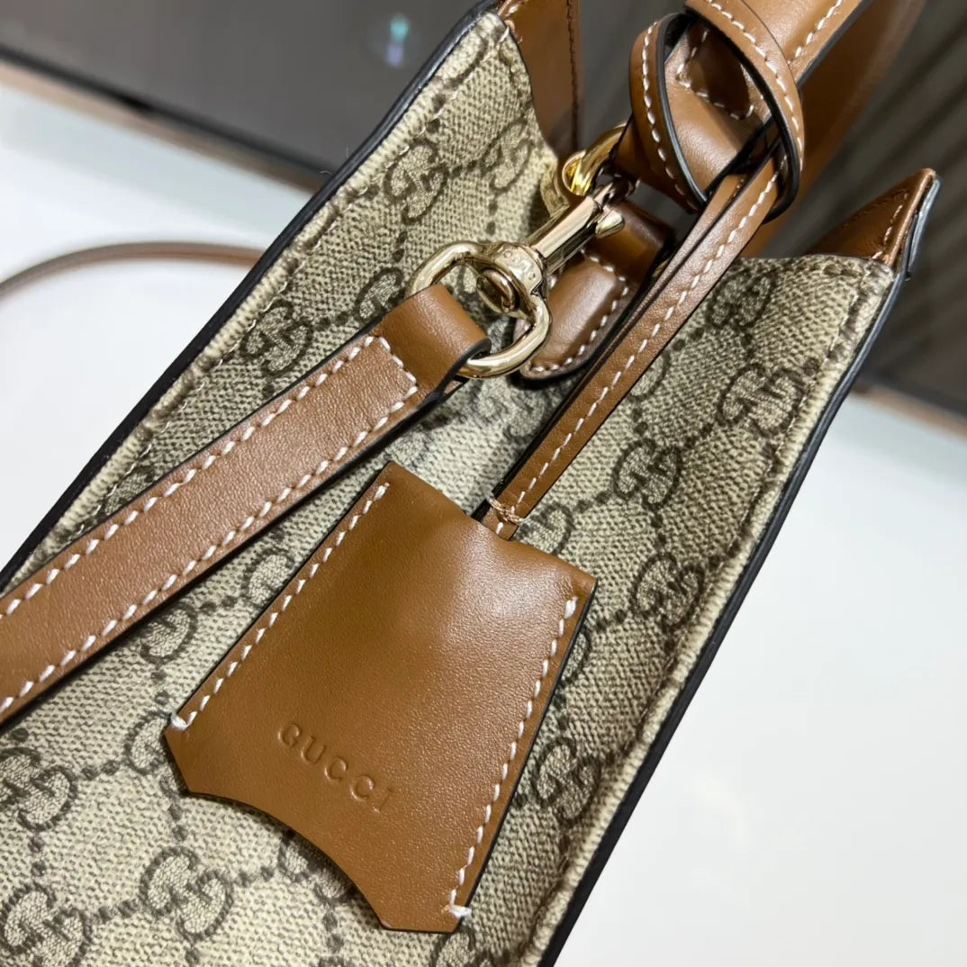 Padlock Leather 10.0 in Handbag 838992