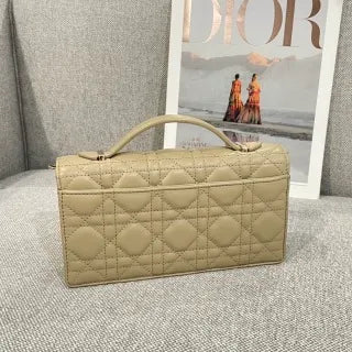 Pearl WOC Pearl Chain Crossbody Shoulder Bag