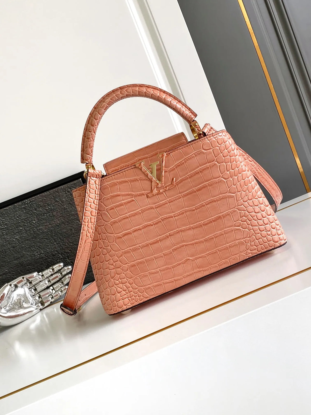 Premium Leather 10.6 in Handbag M92173