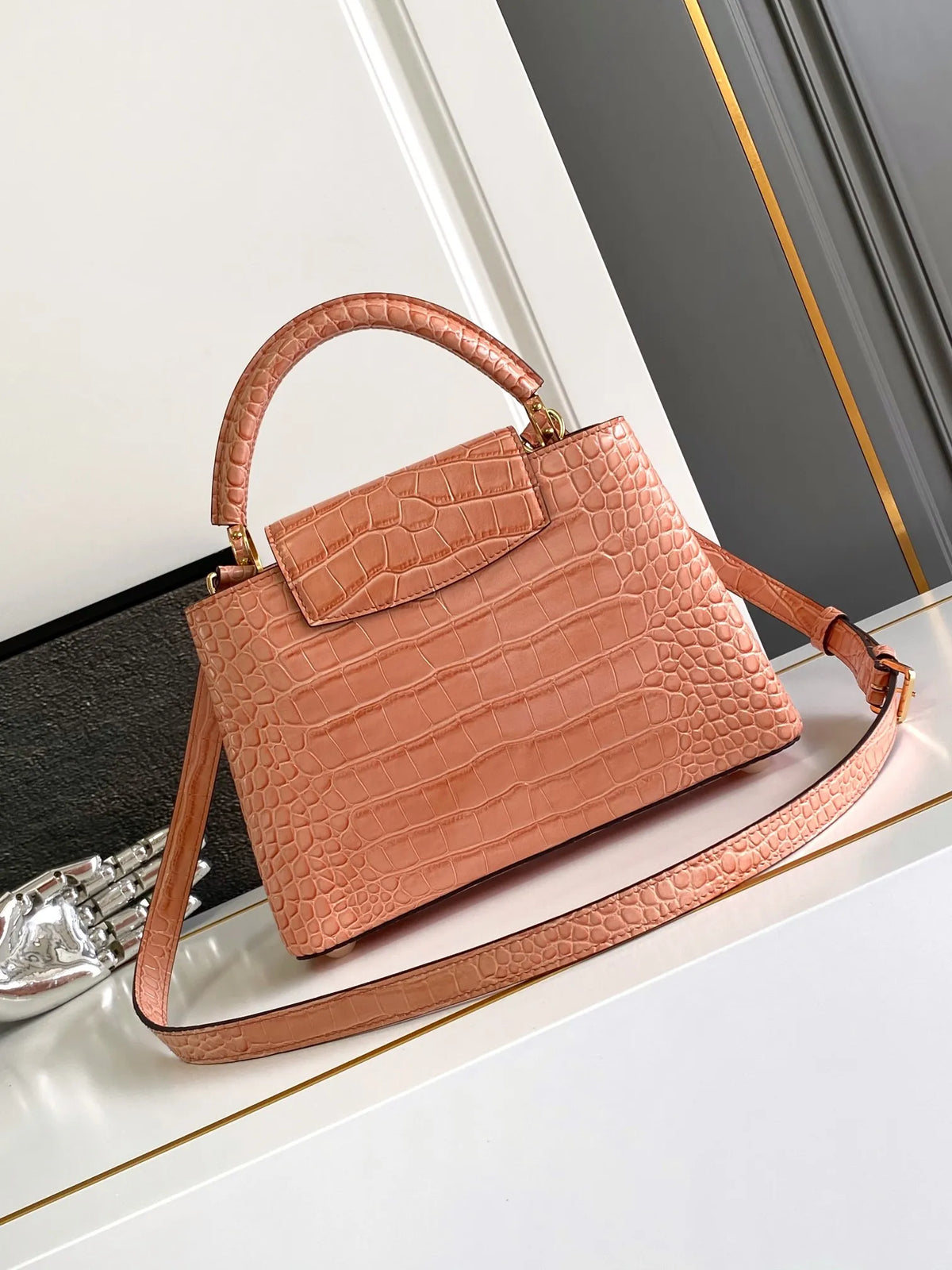 Premium Leather 10.6 in Handbag M92173