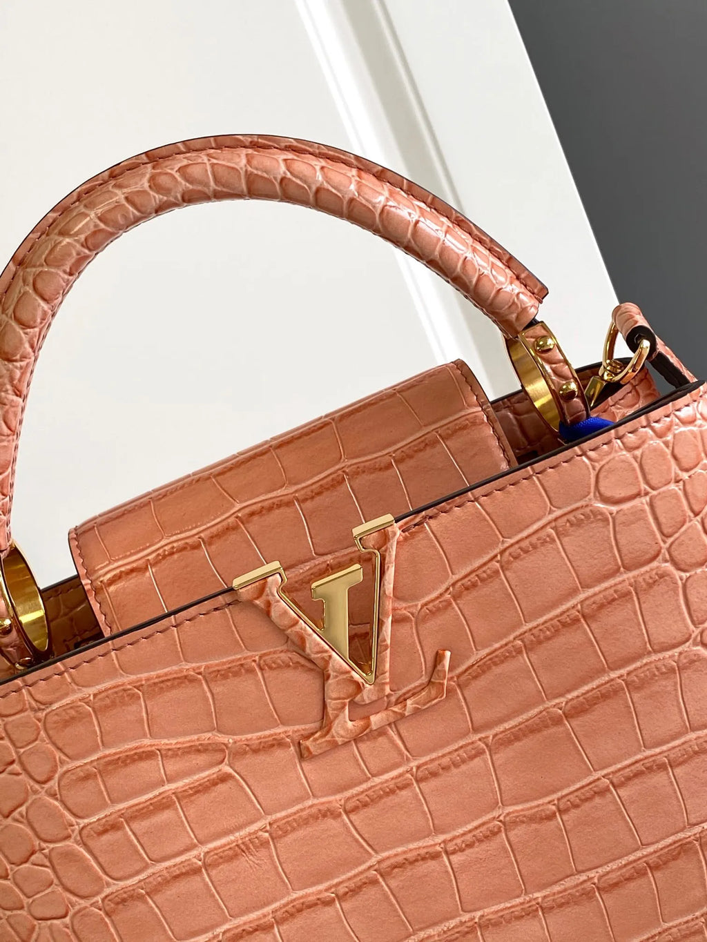 Premium Leather 10.6 in Handbag M92173