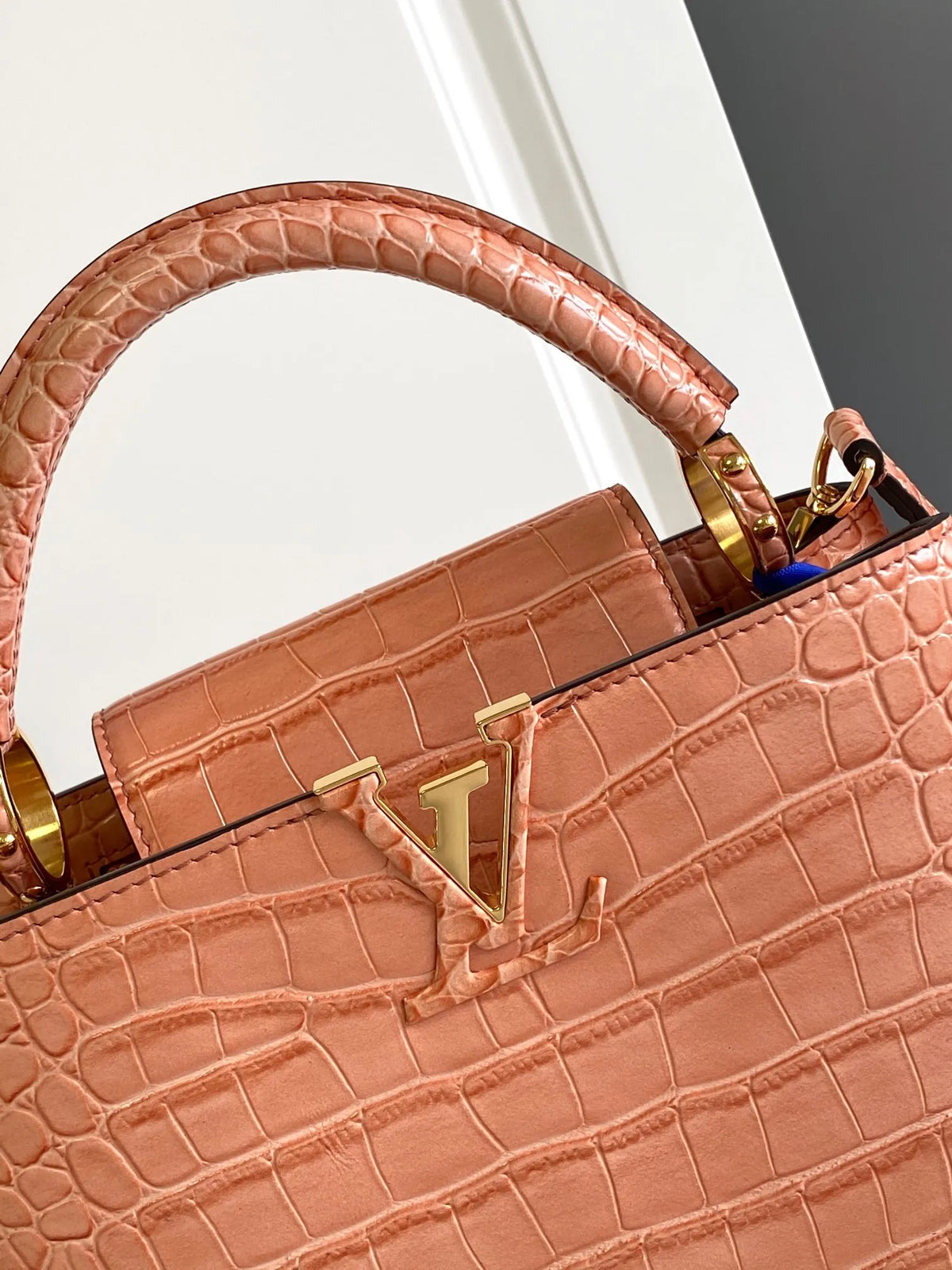 Premium Leather 10.6 in Handbag M92173