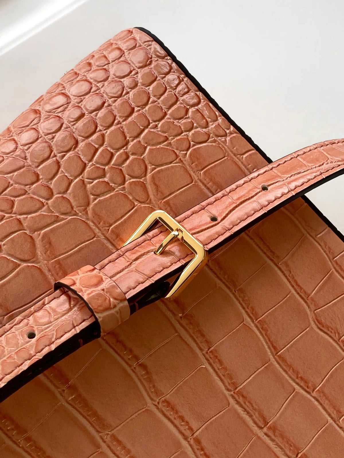 Premium Leather 10.6 in Handbag M92173