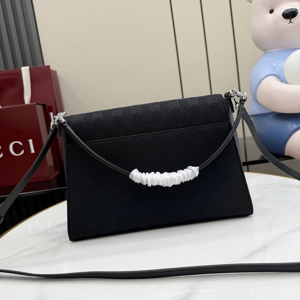 Primavera 10.8 in Tote Bag A006N6
