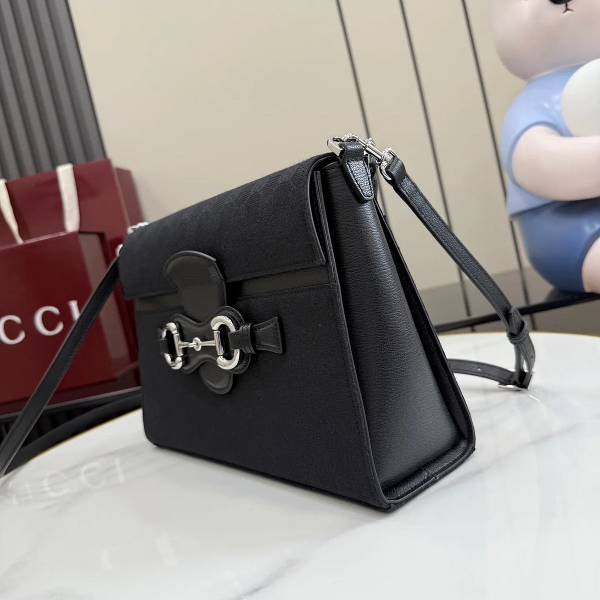 Primavera 10.8 in Tote Bag A006N6