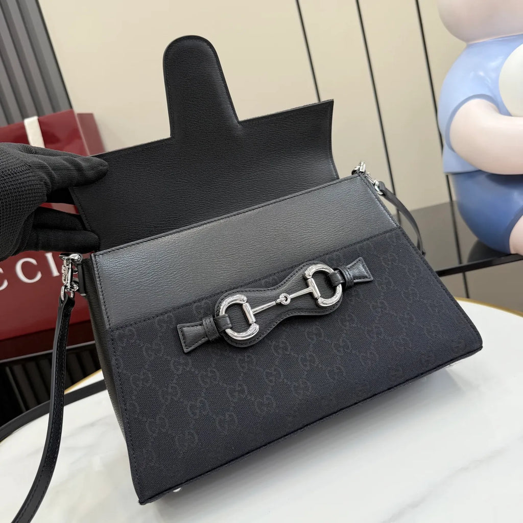 Primavera 10.8 in Tote Bag A006N6