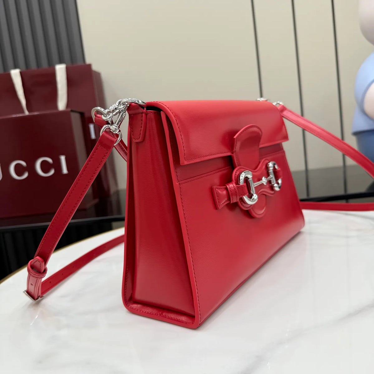 Primavera Glossy Leather 10.8 in Handbag 838179