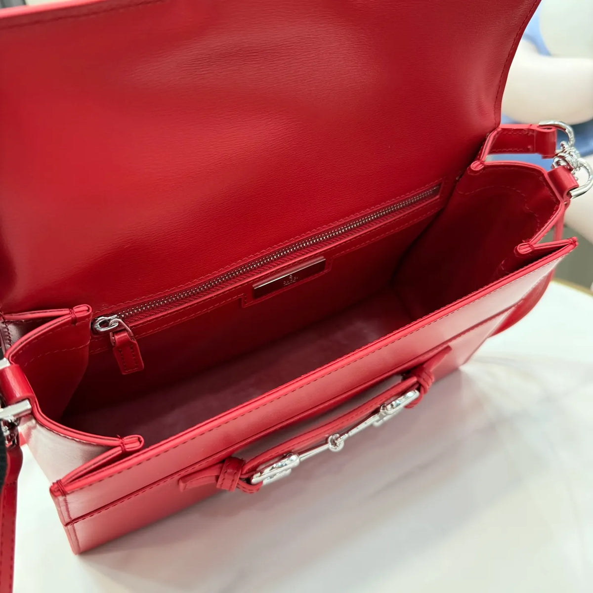 Primavera Glossy Leather 10.8 in Handbag 838179