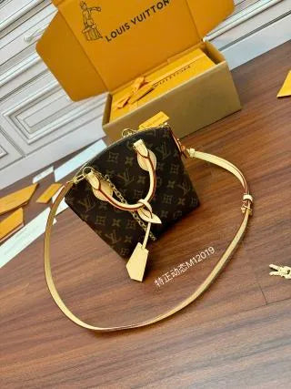 Quilted Italian Leather 7.5 in Handbag M12019
