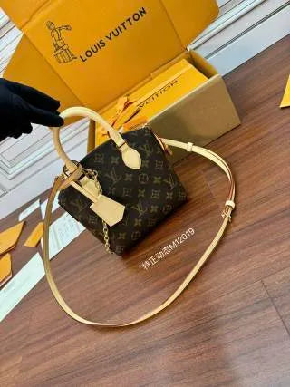 Quilted Italian Leather 7.5 in Handbag M12019