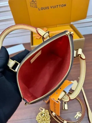 Quilted Italian Leather 7.5 in Handbag M12019