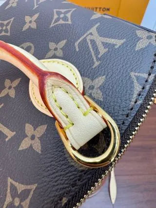 Quilted Italian Leather 7.5 in Handbag M12019