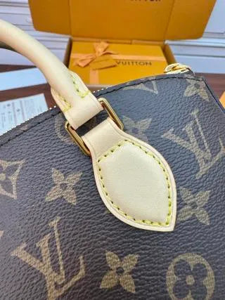 Quilted Italian Leather 7.5 in Handbag M12019