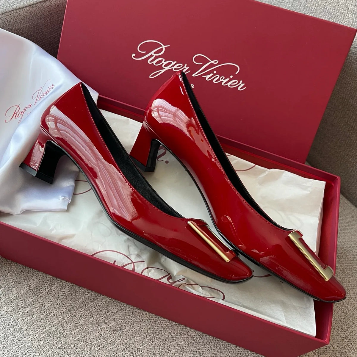 RV Women's Patent Leather Buckle Mid-Heel Pumps