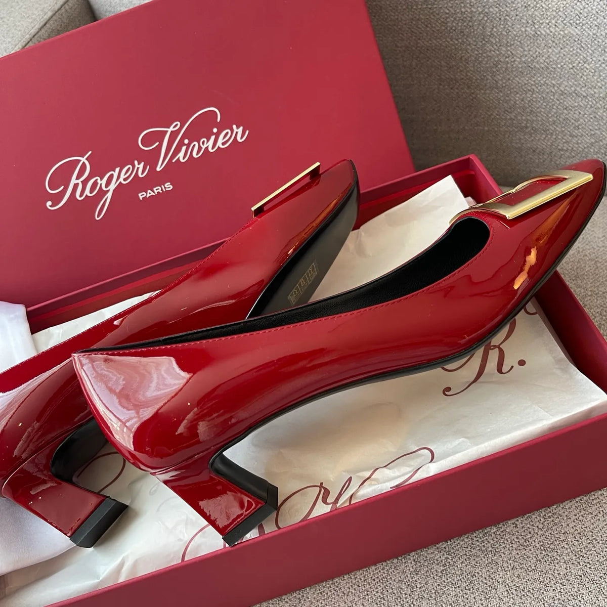 RV Women's Patent Leather Buckle Mid-Heel Pumps